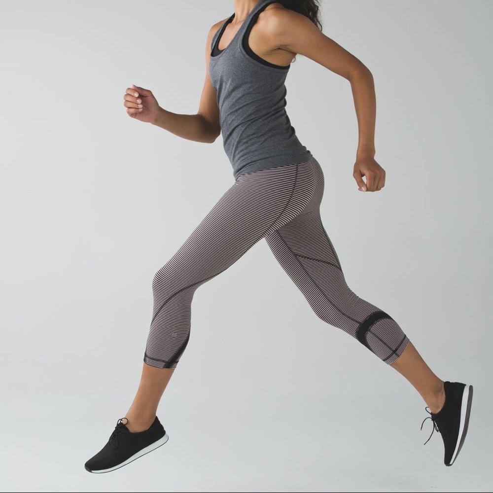Lululemon Run Inspire Crop II All Luxtreme Size 4